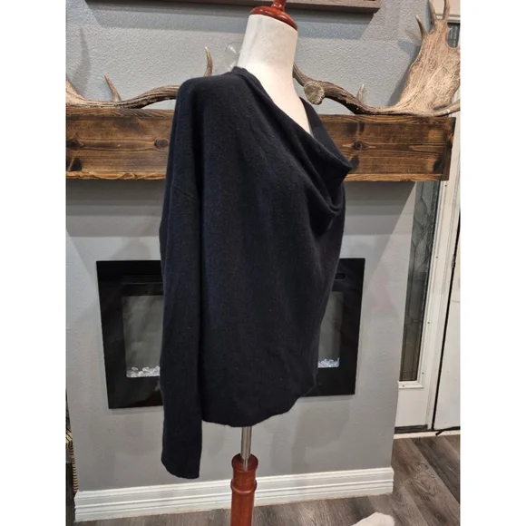 Antonio Melani Cashmere Sweater Size Medium in Excellent Condition - Picture 2 of 6